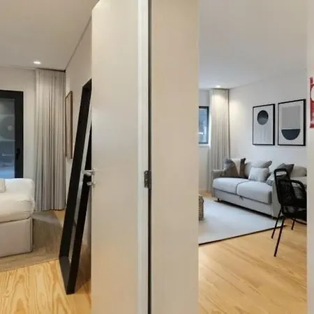 Appartement Stylish Flat With Balcony, In Porto