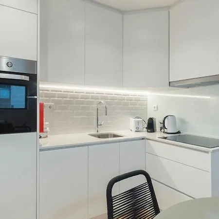 Stylish Flat With Balcony, In Apartamento