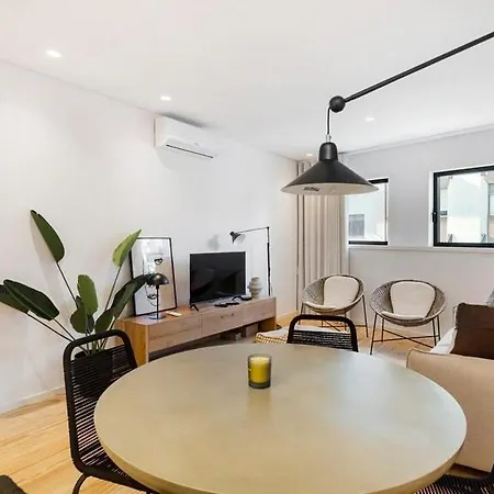 Stylish Flat With Balcony, In Apartamento