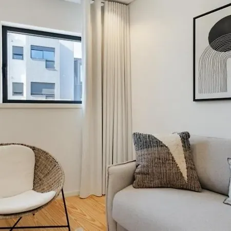 Appartement Stylish Flat With Balcony, In *